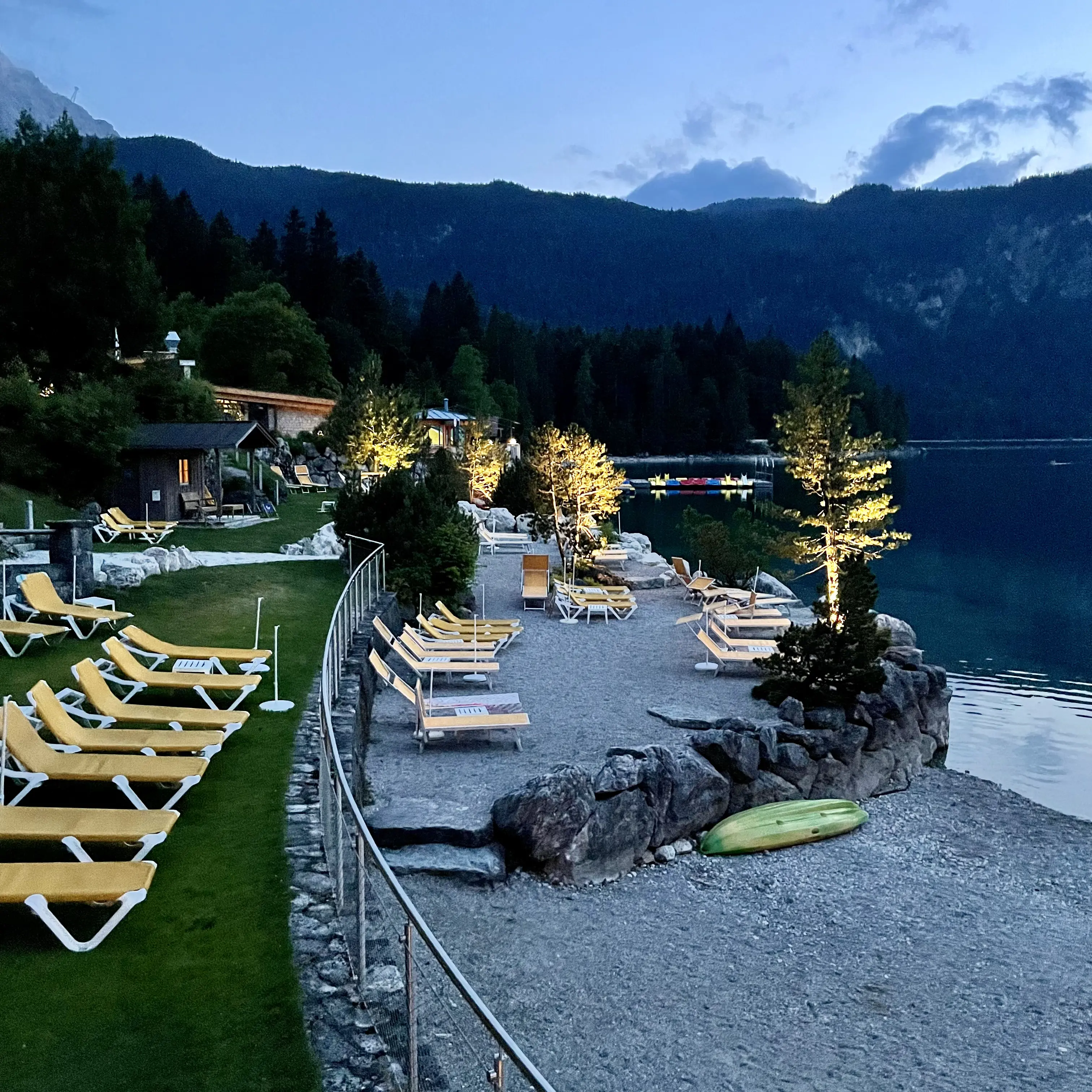 Privater Strand des Eibsee Hotels