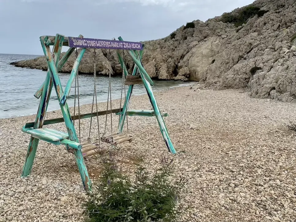 Schaukel am Zala Beach in Stara Baška
