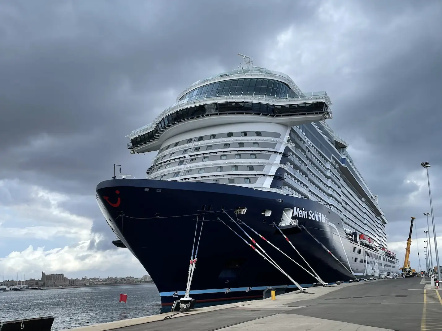 Mein Schiff Relax im Hafen von Palma