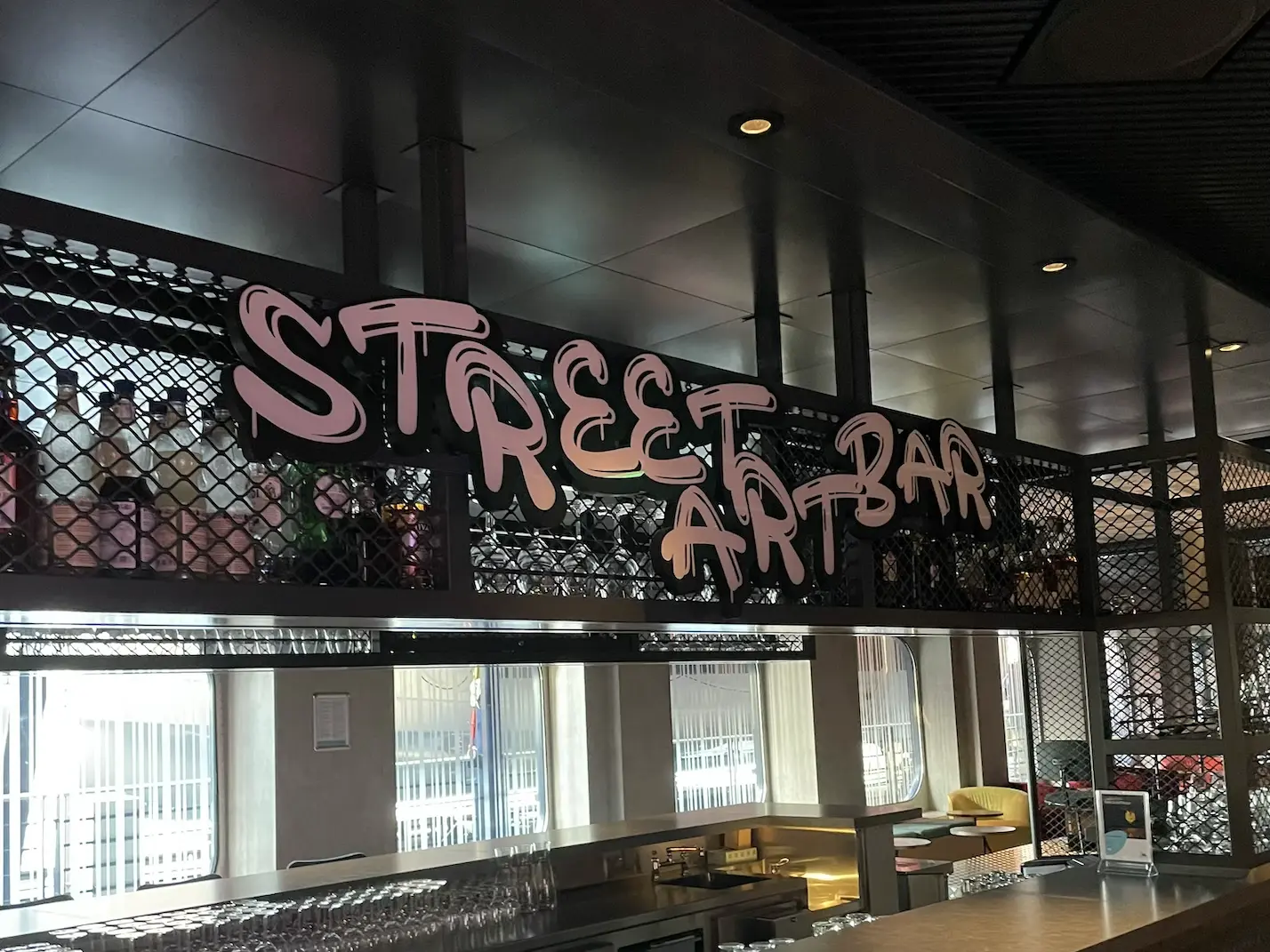 Street Art Bar auf der Mein Schiff Relax