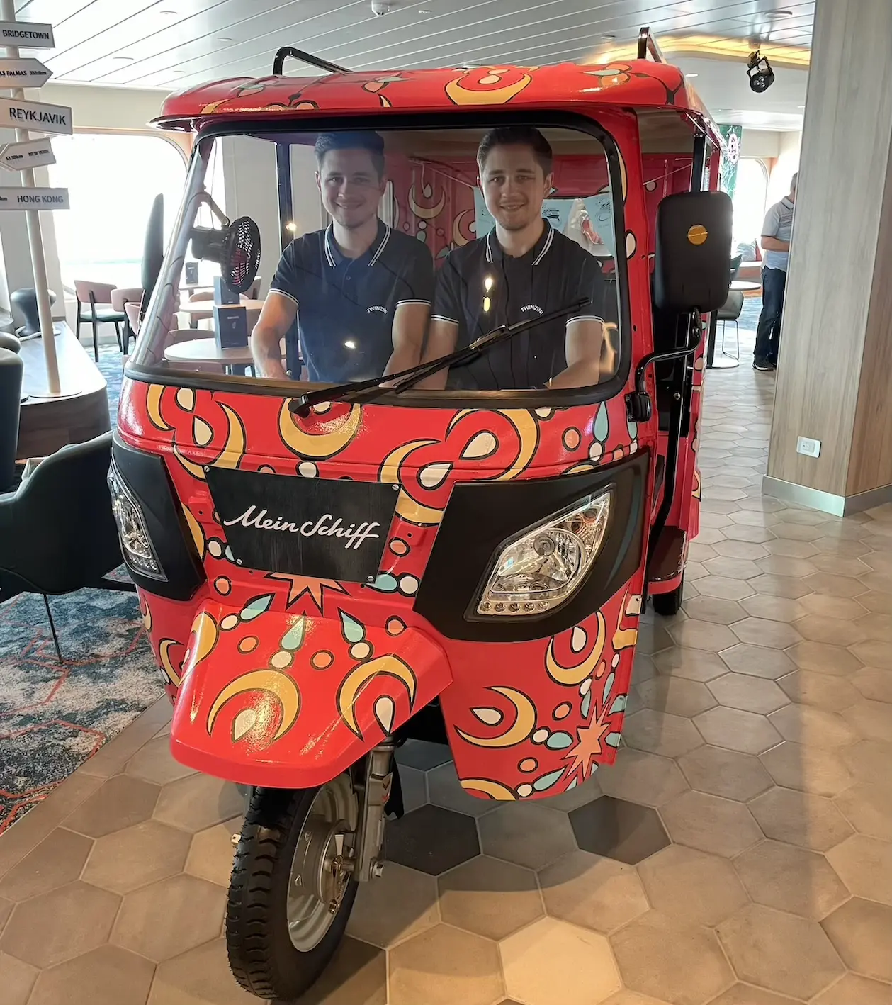 Tuk Tuk auf Deck 4