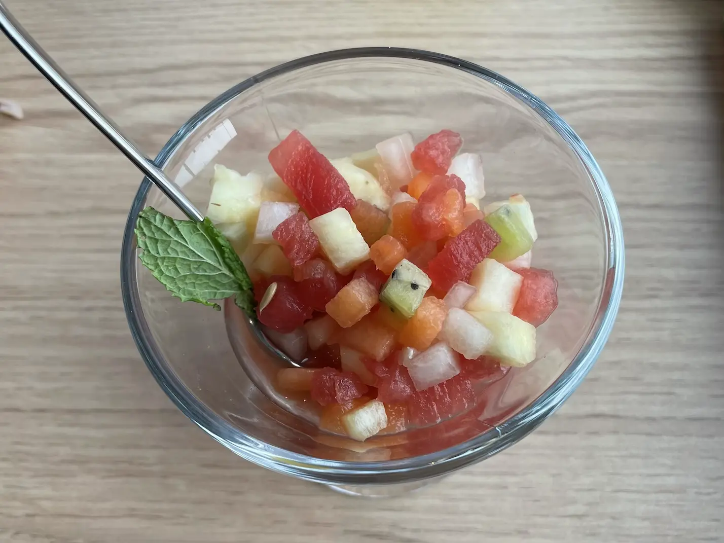 Obstsalat im Sur Mer Bistrot