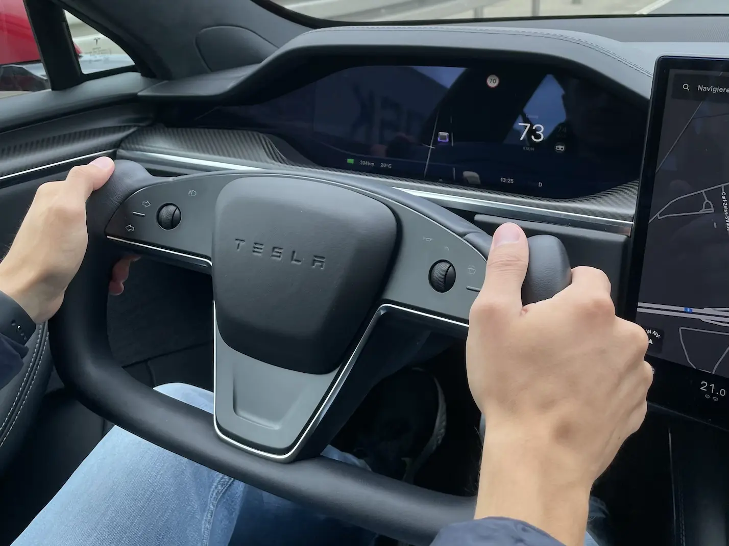 Tesla Yoke Lenkung