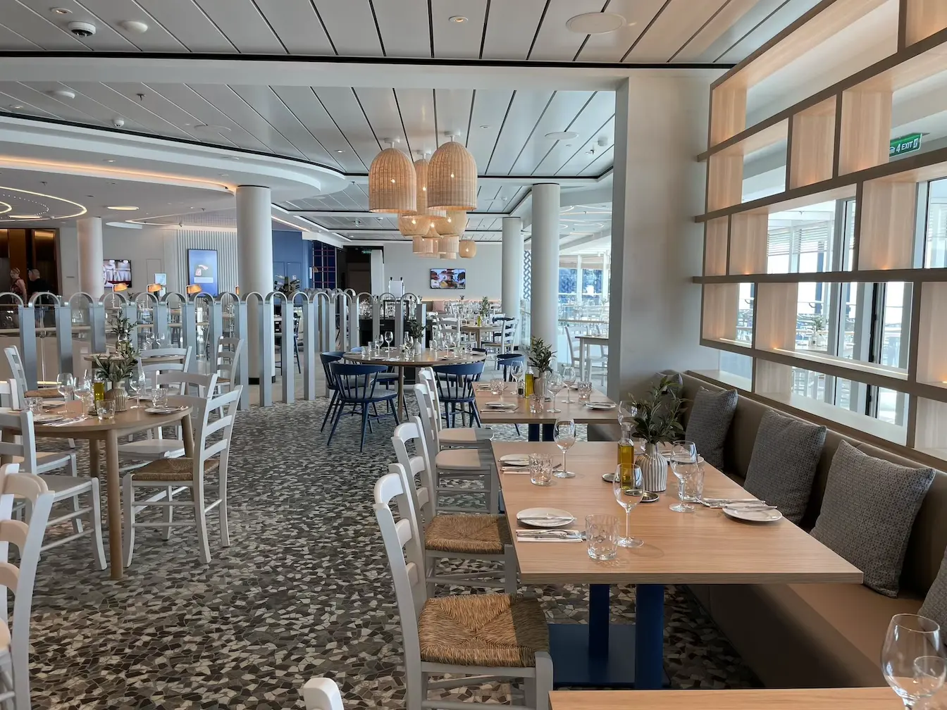 Taverna Dionysos: Inneneinrichtung