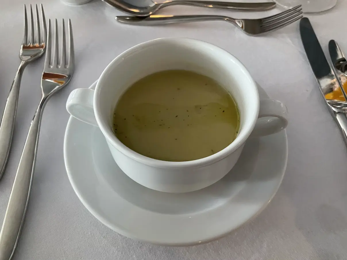 Lauchcremesuppe mit Minz-Öl