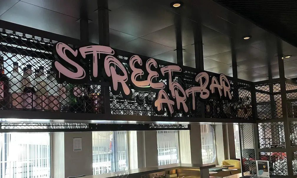 Schriftzug: Street Art Bar