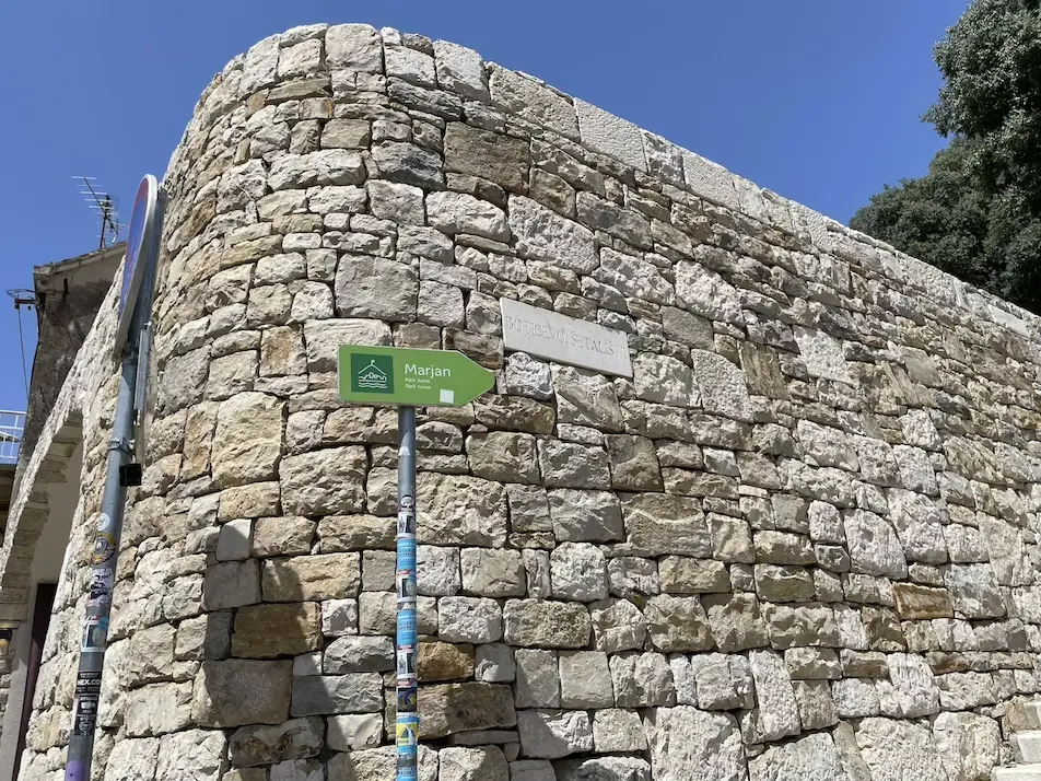 Schild Marjan in Split