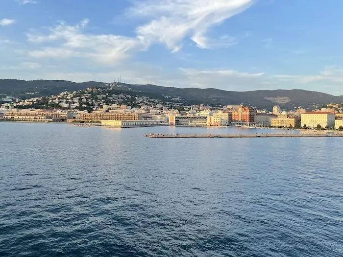Blick auf den Hafen von Triest