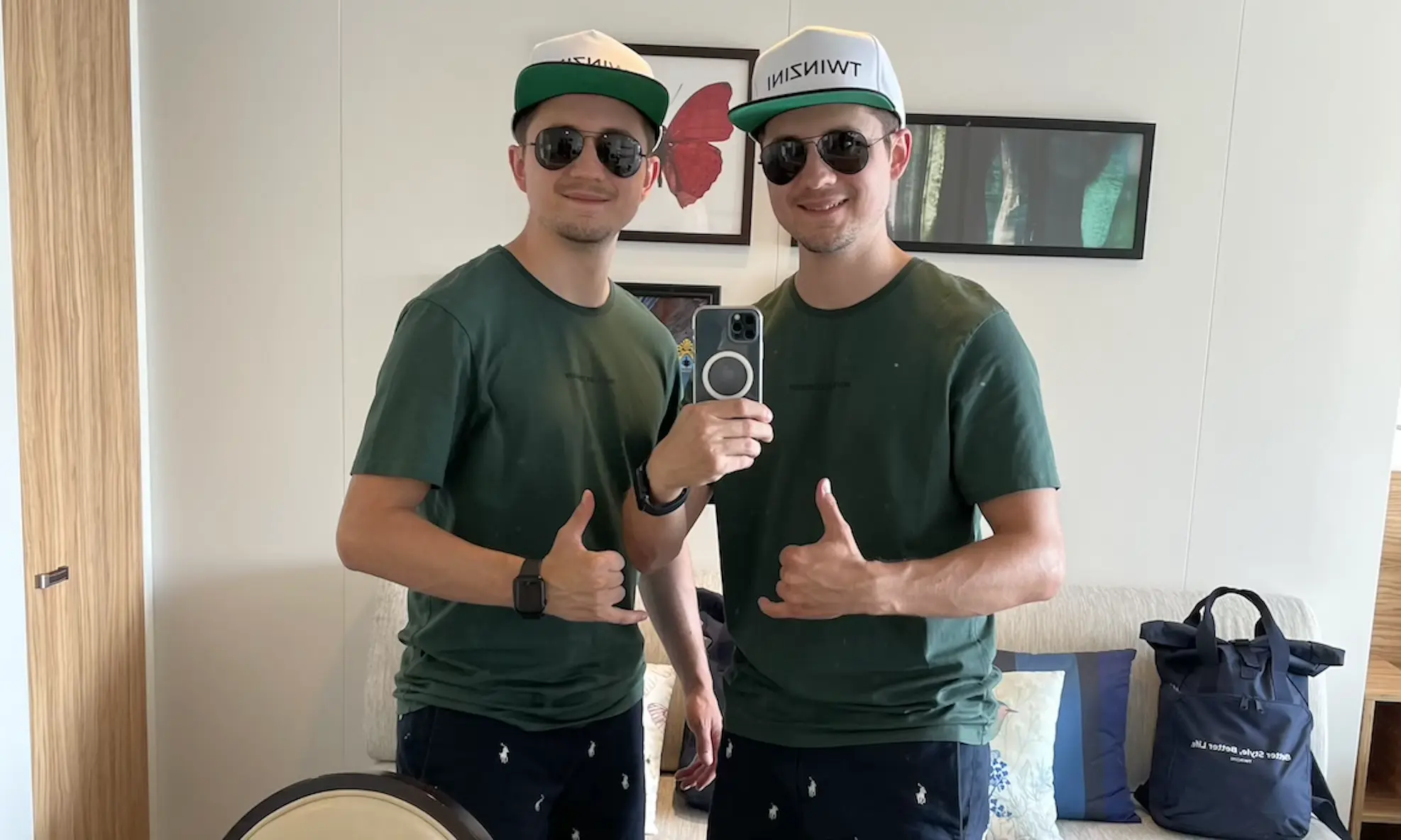 Tinz Twins in einer Balkonkabine auf der Mein Schiff 6