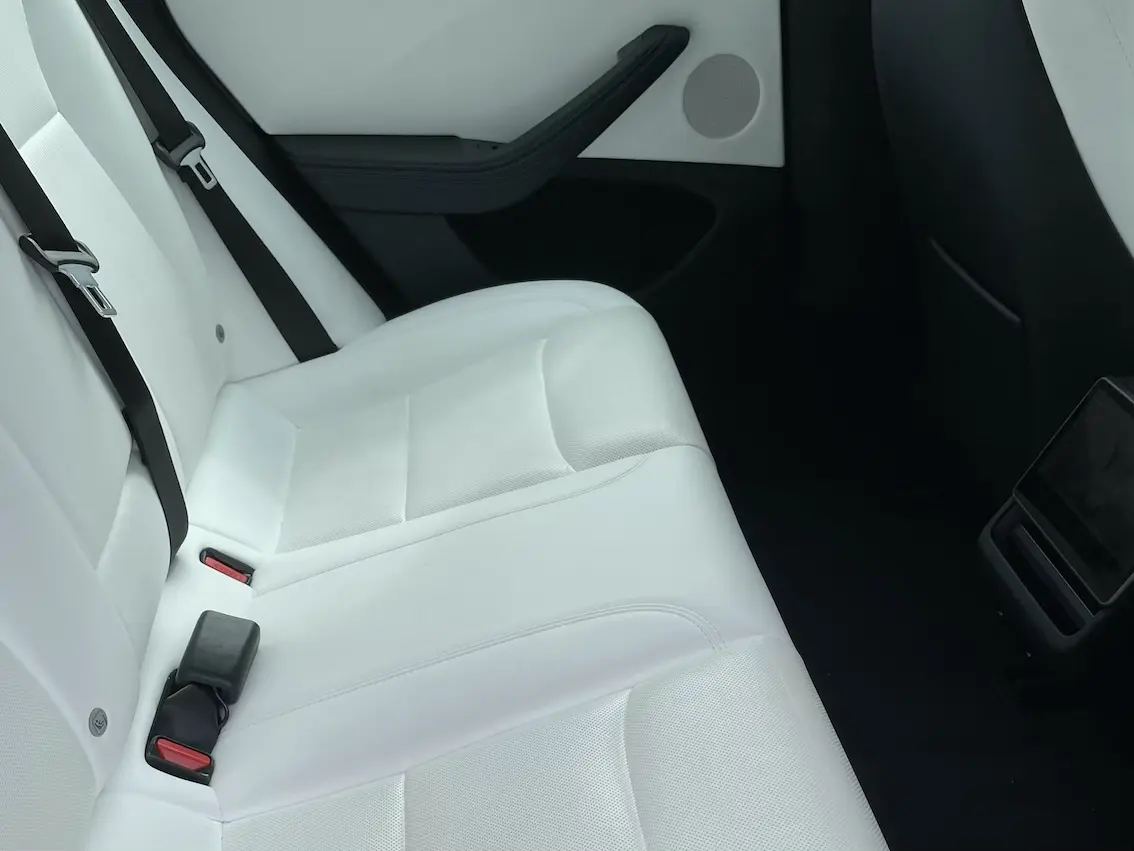 Belüftete Sitze im Tesla Model 3 Highland