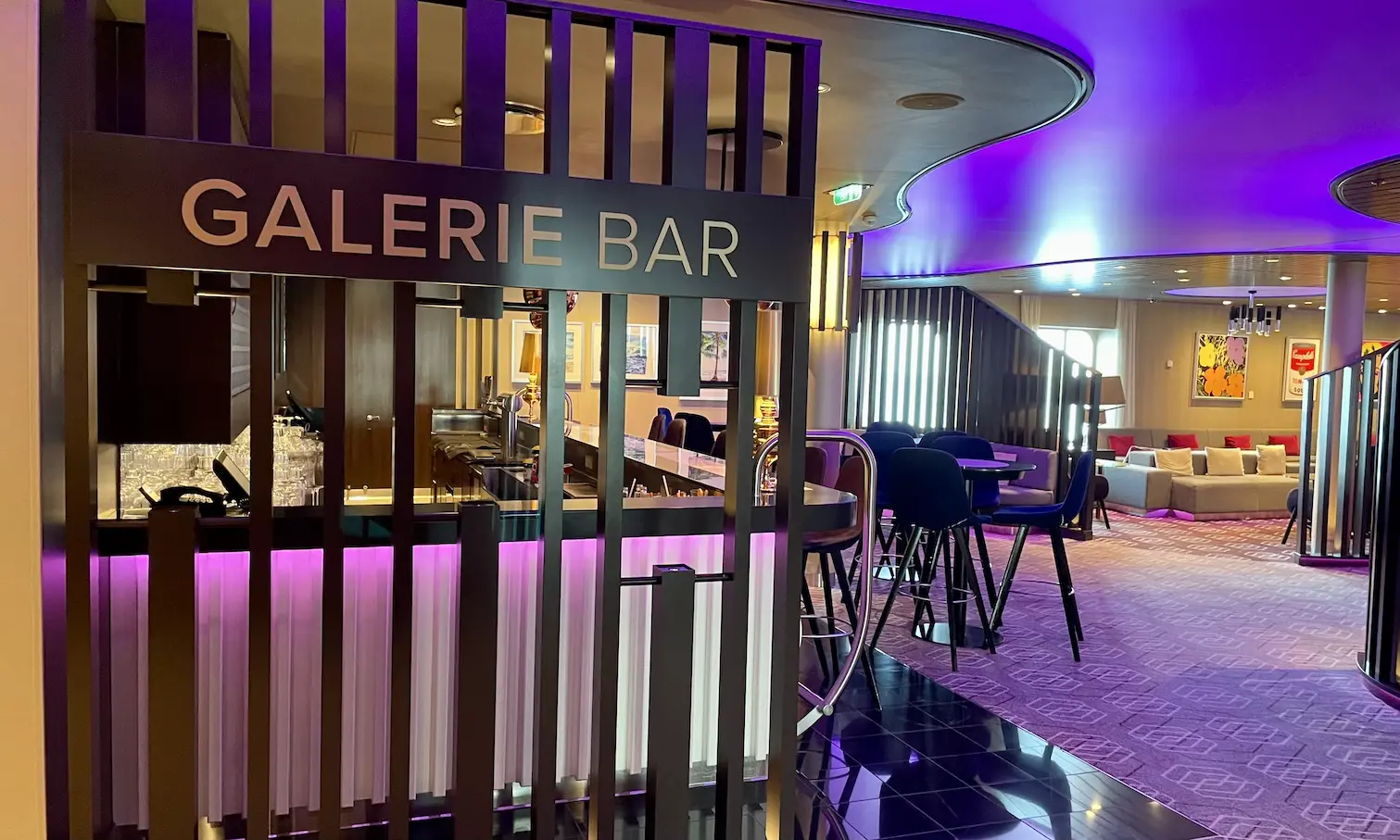 Galerie Bar auf der Mein Schiff 6
