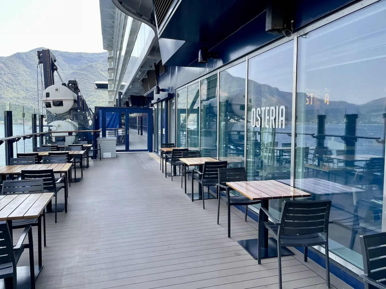 Außenbereich der Osteria auf der Mein Schiff 6