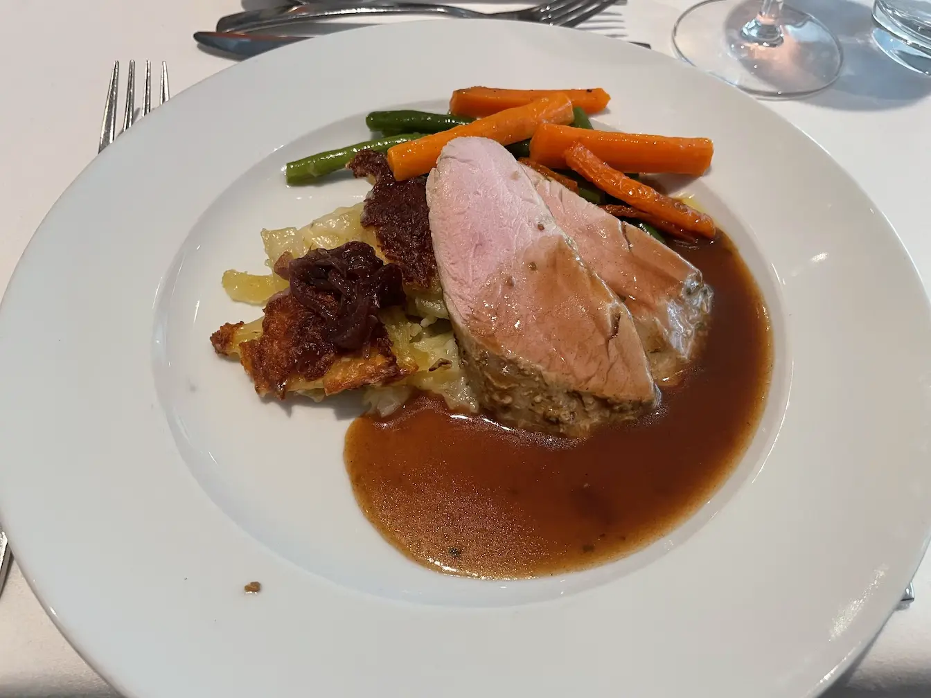 Medaillon vom Schweinefilet an grüner Pfeffersauce