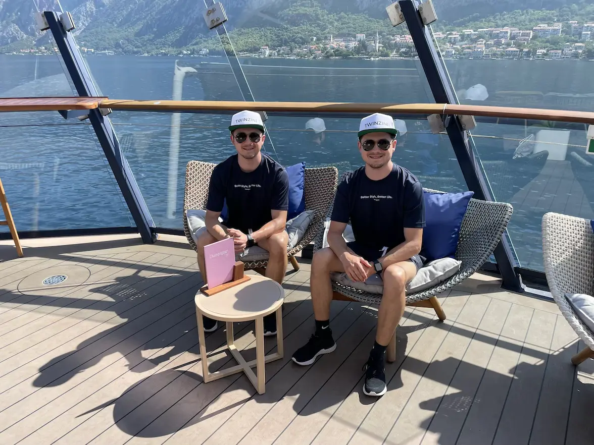 Tinz Twins im Champagner Treff auf der Mein Schiff 6