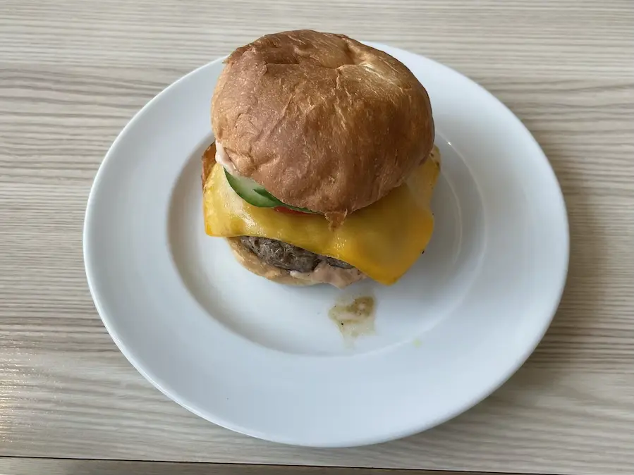 Burger Der Klassiker im Tag & Nacht Bistro