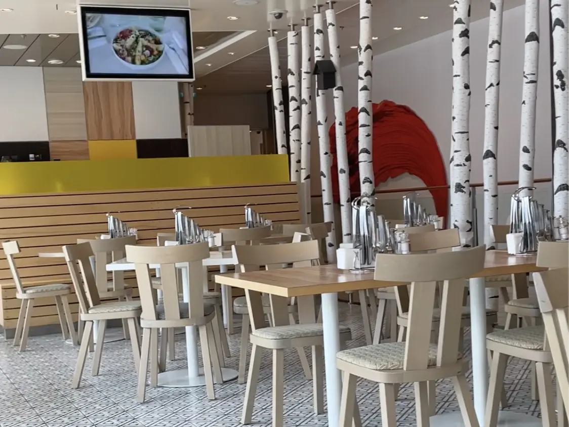 Innenbereich des Tag & Nacht Bistros auf der Mein Schiff 5