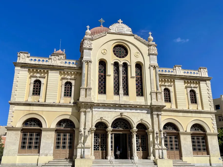 Vorderansicht der Agios-Minas-Kathedrale in Heraklion