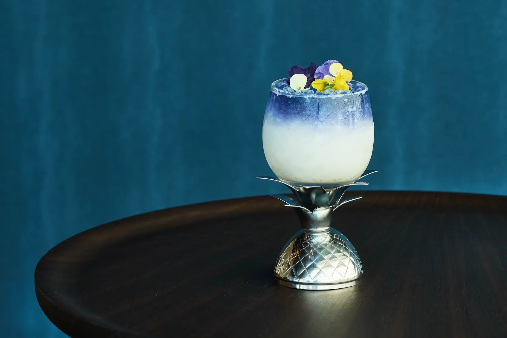 Deep Blue Sea Cocktail in der Captain's Bar auf der Mein Schiff Relax