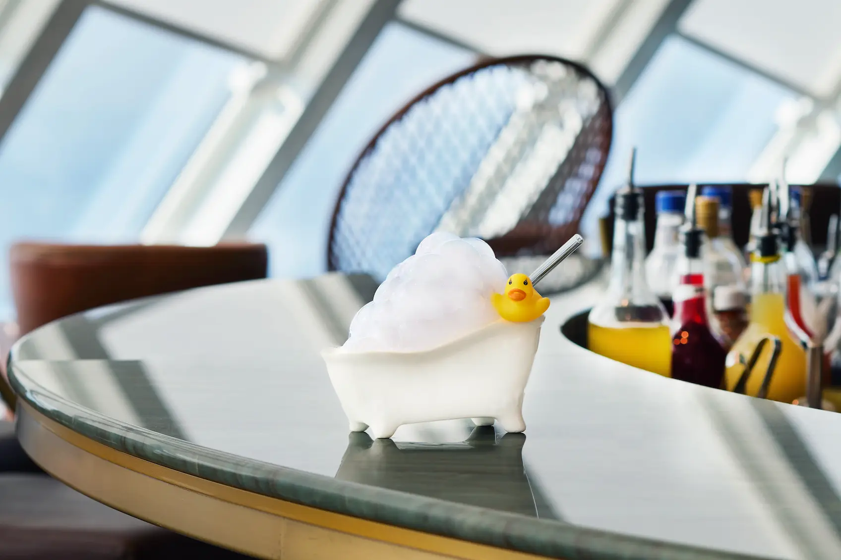 Elisabeth Swan Cocktail in der Captain's Bar auf der Mein Schiff Relax