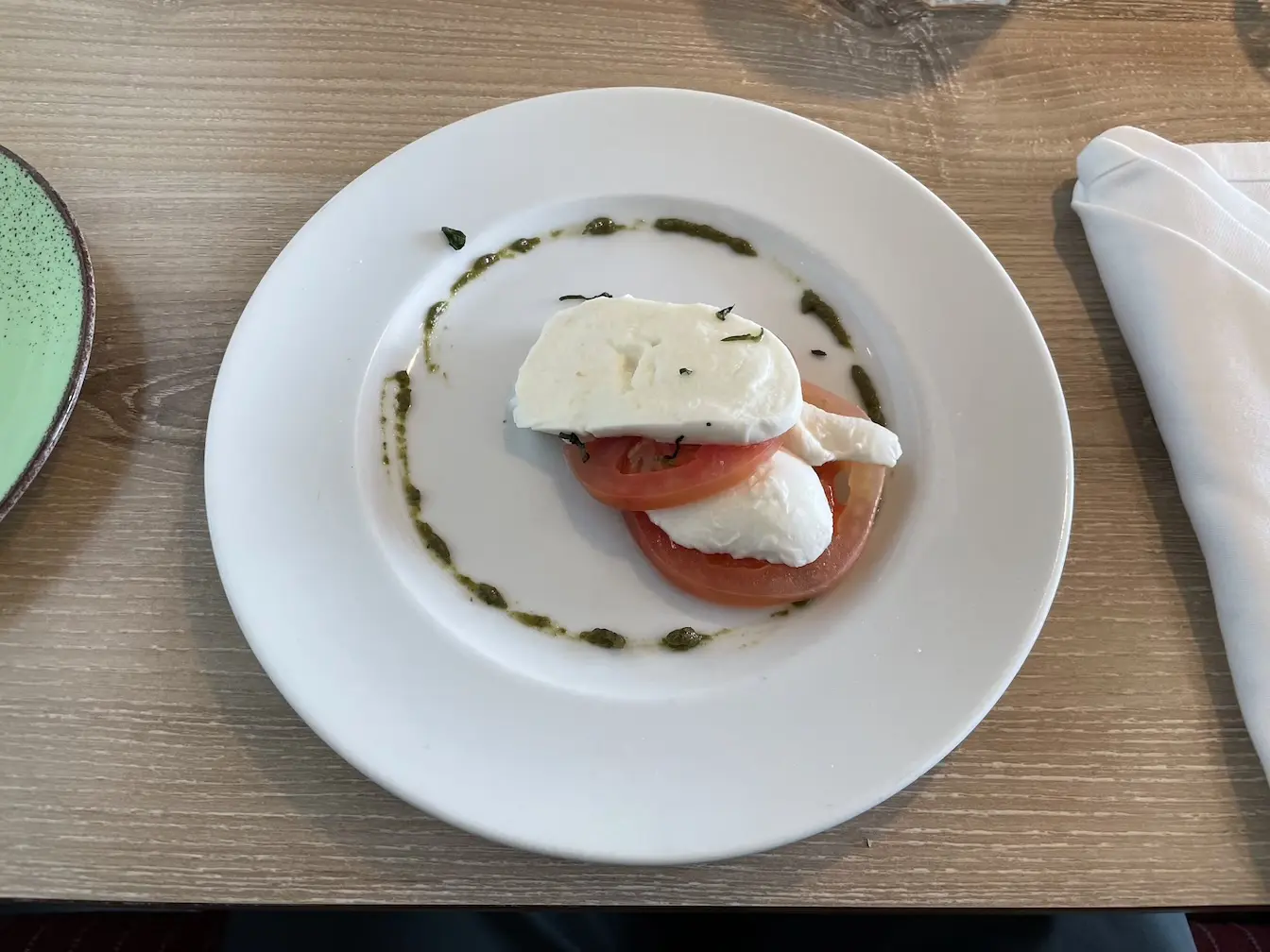 Vorspeise: Tomate und Mozzarella in der Osteria