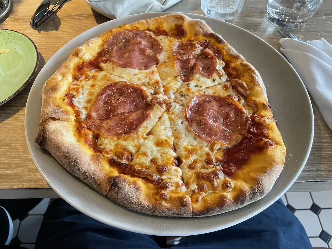 Tomaten, Mozzarella, gekochter Schinken
