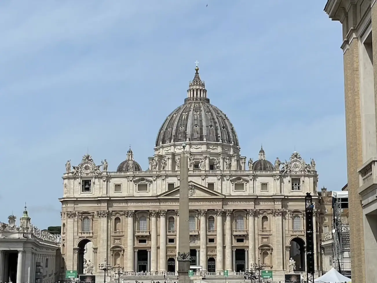 Sicht auf den Petersdom in Rom