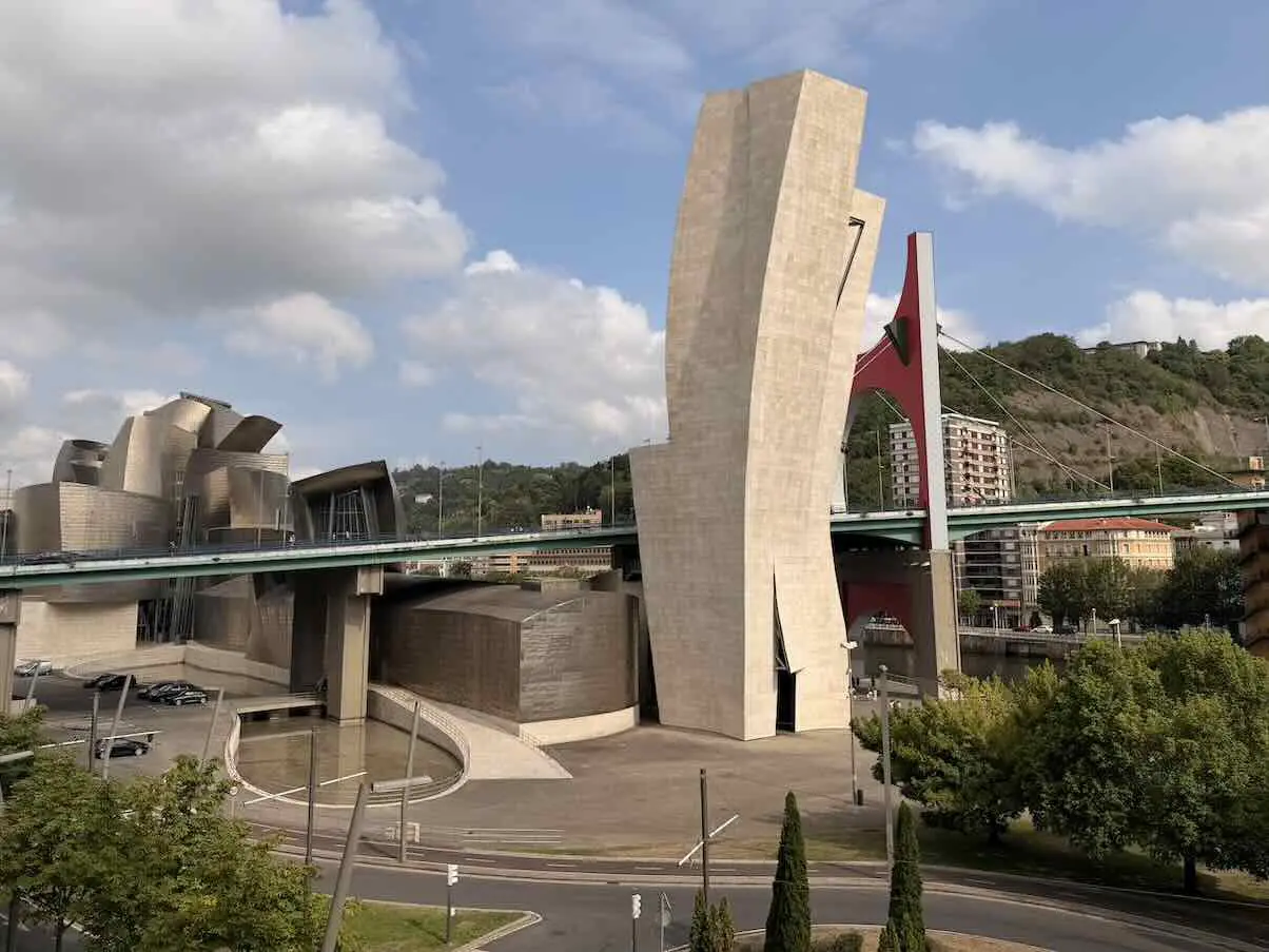 Puente de la Salve am Guggenheim-Museum in Bilbao