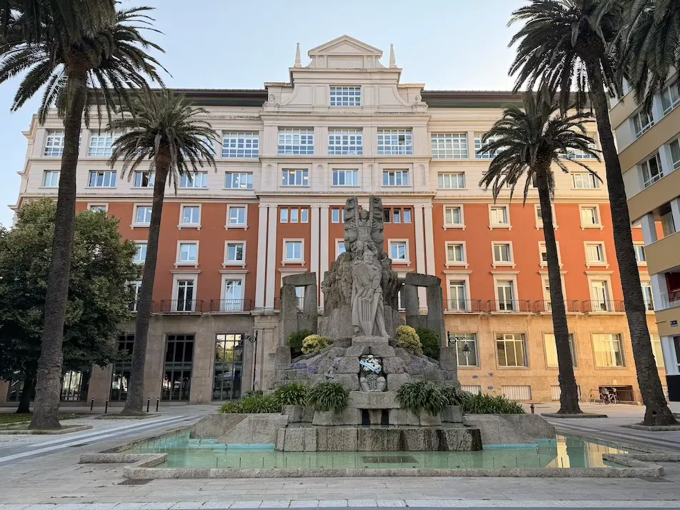 Denkmal für den Schriftsteller Curros Enríquez im Park Jardines de Méndez Núñez